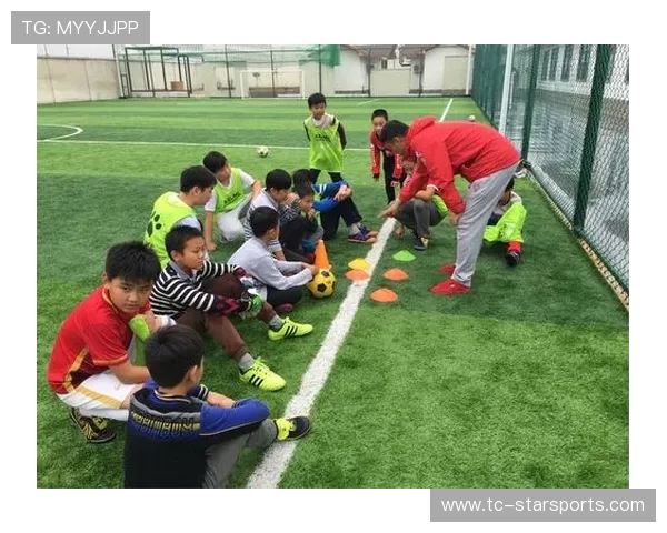 俱乐部与文化机构联合举办足球主题艺术展吸引年轻观众